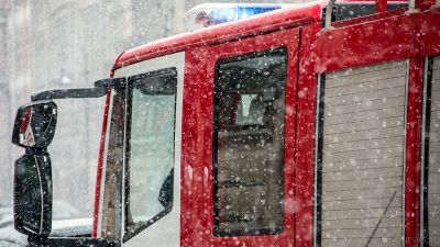 В Хабаровске пожарный КамАЗ врезался в троллейбус